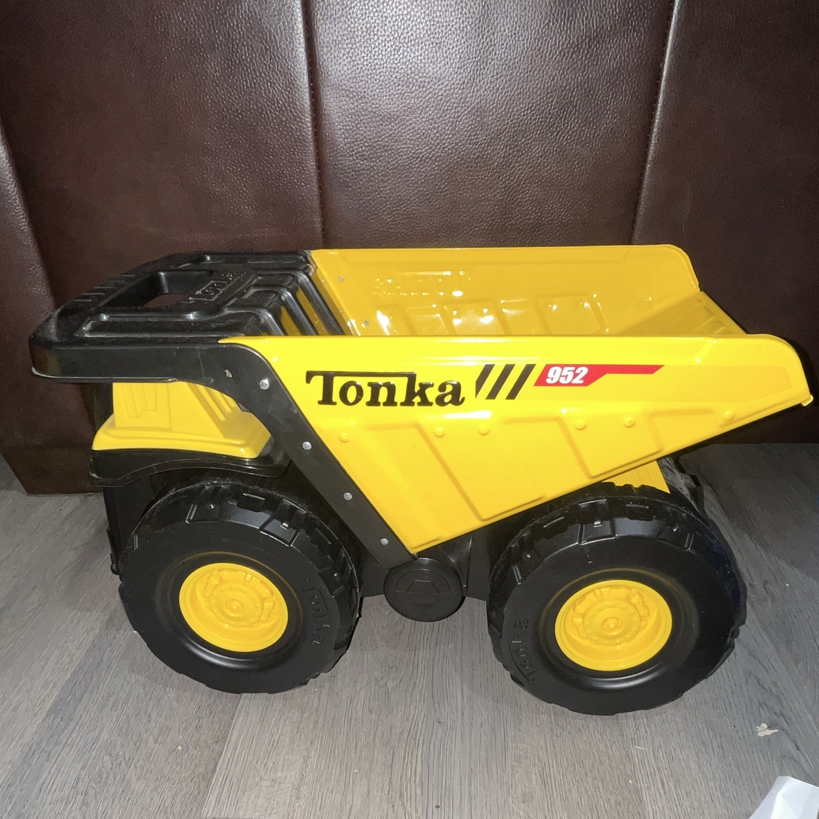 Tonka 952  Dump Truck Yellow Black Construction Vehicle Toy