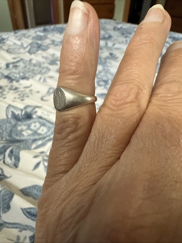 VINTAGE STERLING SILVER CHILD'S SIGNET RING - MARKED "STERLING ESPO" Sz 3.5 "D" - Picture 2 of 6