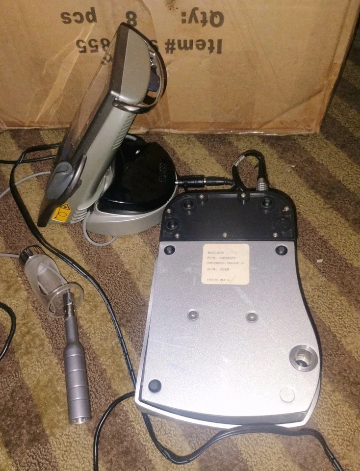 Láser dental Biolase Diolase10 con pedal interruptor de pie probado para encender como está  Foto 3 de 4