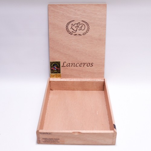 La Flor Dominicana Lanceros Natural Empty Wood Cigar Box 8.25" x 6.5" x 1.5" - Picture 4 of 10
