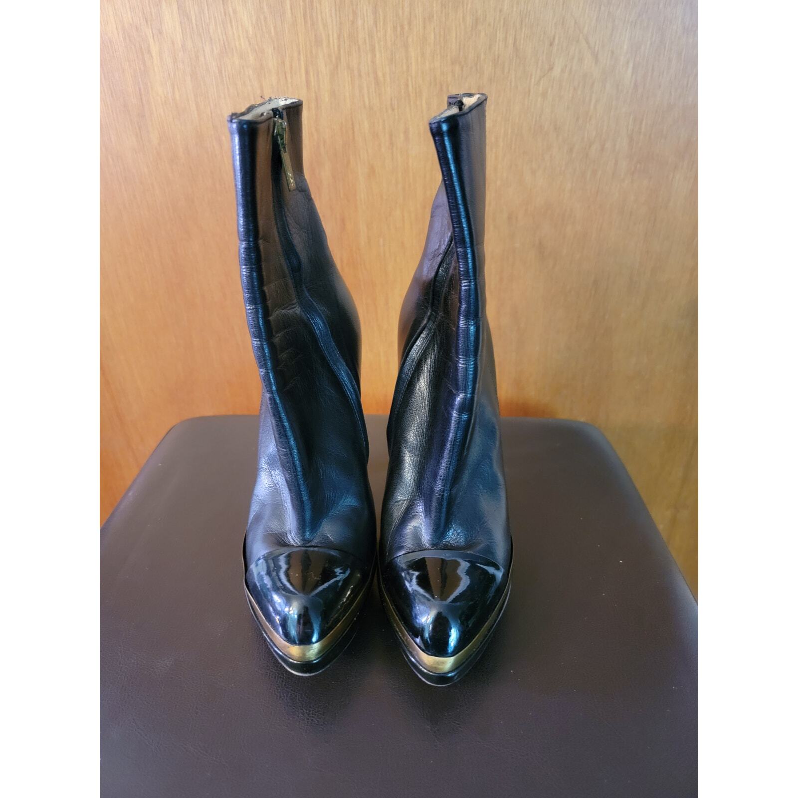 Stivali con tacco a punta Yves Saint Laurent Taglia: 35 5 Taglia USA: 5