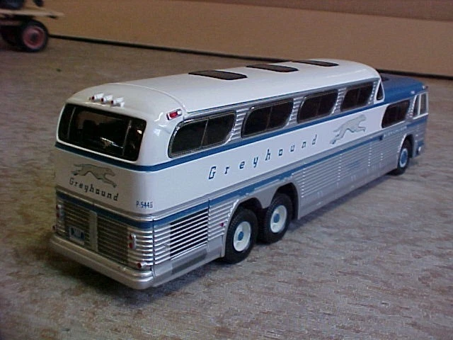 CORGI VINTAGE BUS LINES GM4501 GREYHOUND SCENIC CRUISER PITTSBURGH - 1/50 Scale - Image 3 of 4