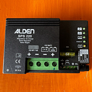 ALDEN SPS 220 Solarladeregler 12 V 16 A 220 Wp für Boot/Wohnmobil Schwarz
