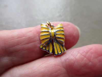 VINTAGE SILBERFARBEN V & A MUSEUM UK EMAILLE NIEDLICH ANTIK BAND SCHLEIFE CHARM ANHÄNGER