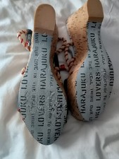 Sandales Compensées Harajuku Lovers En Tissu Liberty Rose - Taille US 6 - Neuf Avec étiquettes (petits Défauts)