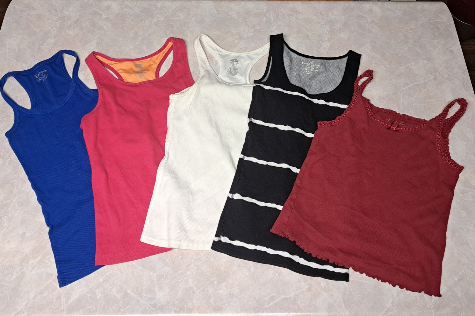 TANK TOPS Women's Mix Lot of 5 Medium Racerback Shelf Bra & Basic Tanks