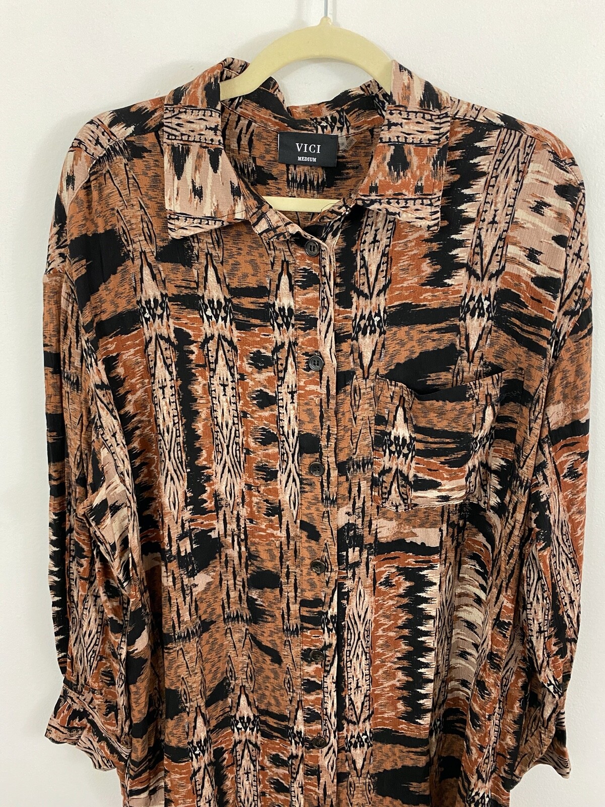 VICI Button Front Collared Blouse Size Medium Tri… - image 2