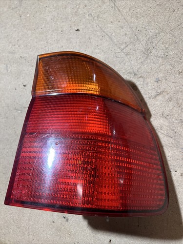 BMW Rücklicht Rückleuchte Heckleuchte außen hinten rechts 2496339 393390