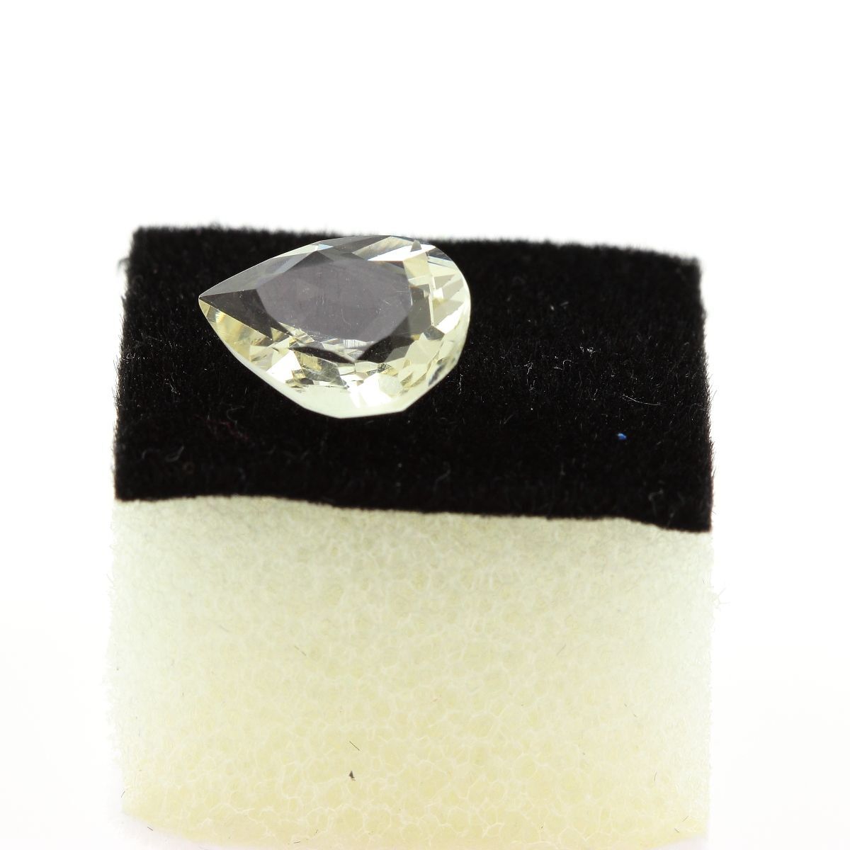 Orthose jaune du Brésil 1.96 carats pierre taillée IF pour bijoux