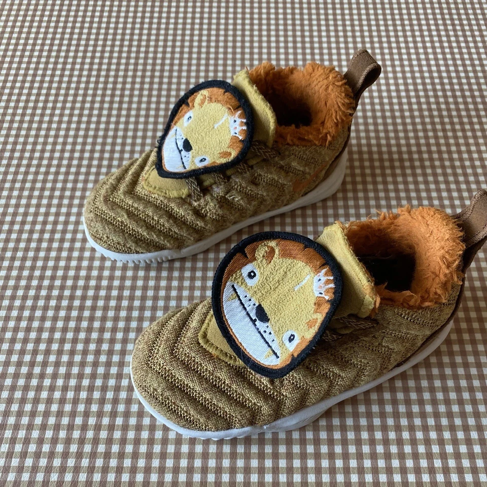 NIKE LeBron “Little Big Cats” Infantil Tenis Zapatos Talla 8C. AT5709-700. LEER Foto 3 de 4