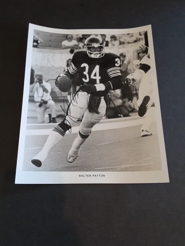 WALTER PAYTON SIGNED 8x10 BEARS PHOTO PERSONALLY AUTOGRAPHED FROM CHERITY EVENT 