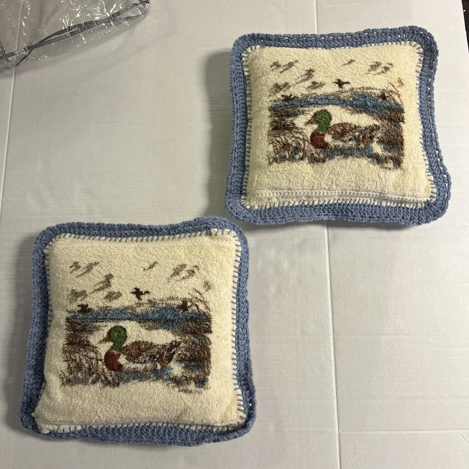 Juego de 2 almohadas hechas a mano con estampado de ganchillo de pato mallardo cabina exterior Foto 3 de 4