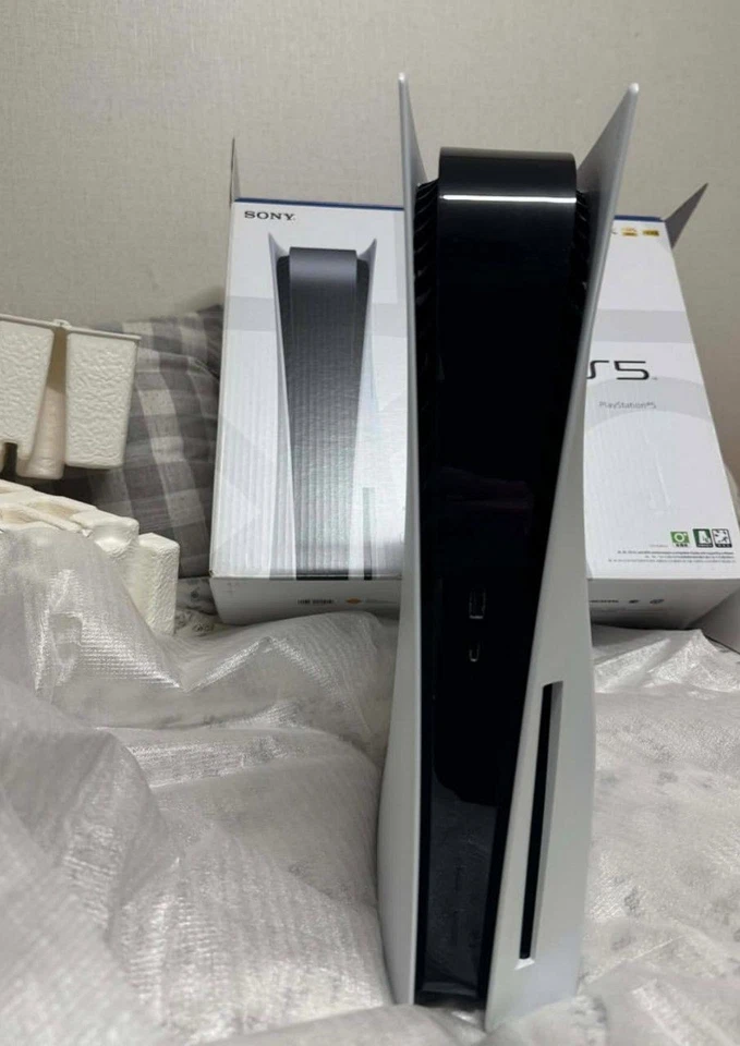 Sony PlayStation 5 Standard, foto 1 di 5