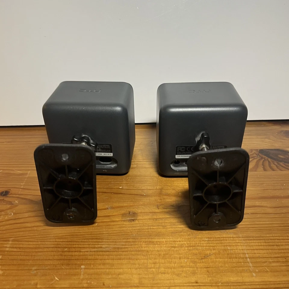 HTC Vive 1.0 VR Headset + Base Stations/Lighthouses – Controllers Not Included - Image 2 of 4