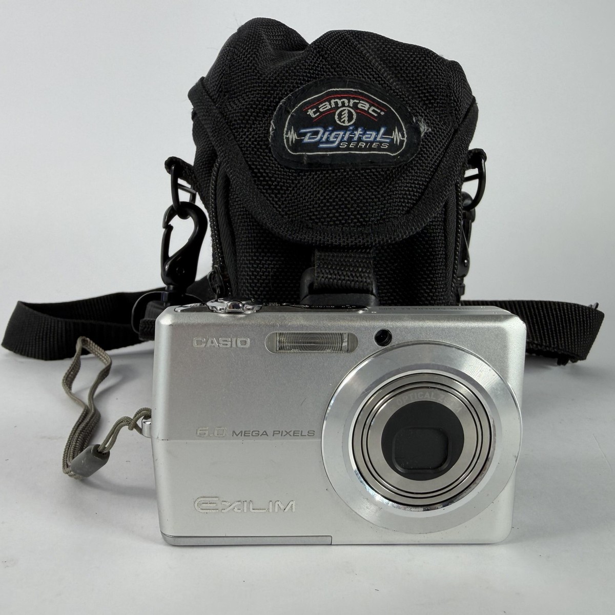 Casio Exilim EX-Z600 6.0MP Digital Camera 3x Zoom Silver W/ Tamrac 