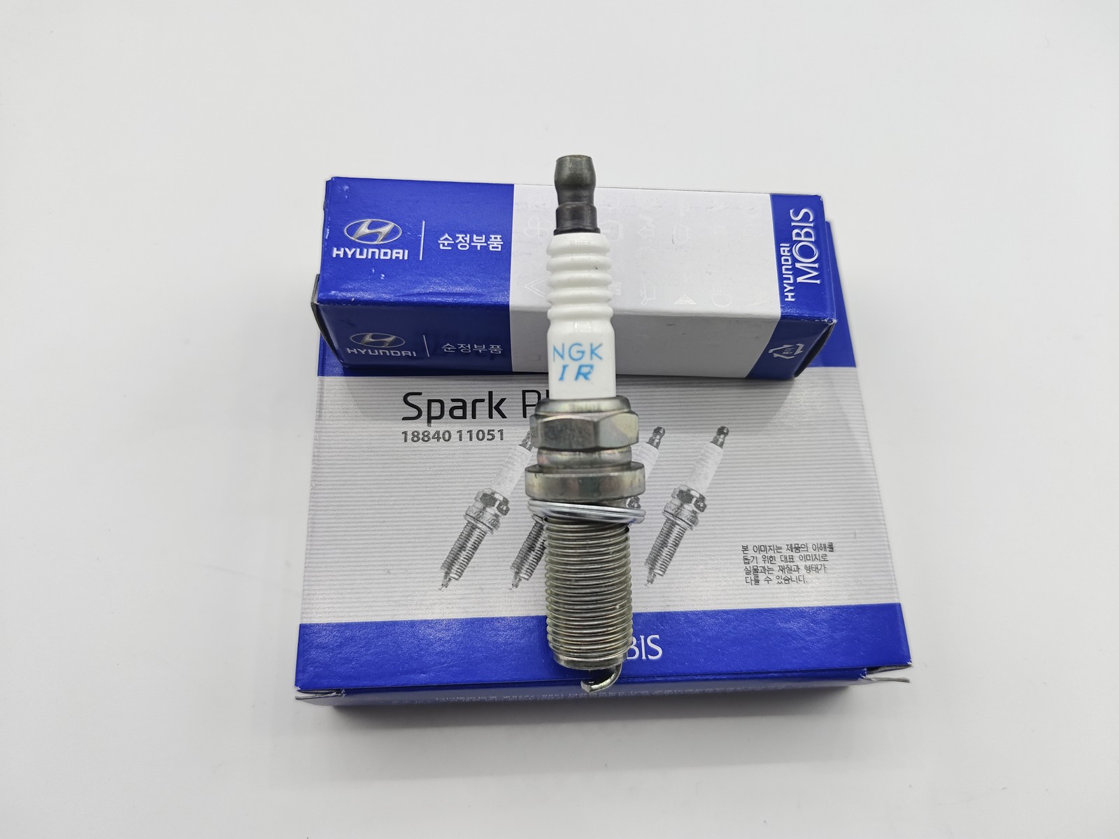 OEM Spark Plugs Set of 6 1884011051 for Optima Rondo 2.7 3.8 Santa Fe 06-10 NGK