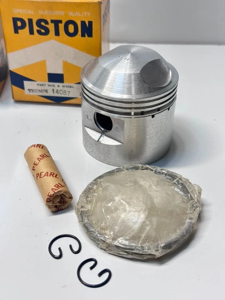 Par de pistones Triumph Bonneville 650cc T110 MC NOS 30 sobre 14087 .030 Foto 3 de 4