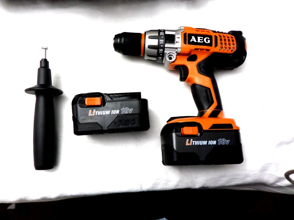 AEG 18 Voltios DE ALTA RESISTENCIA TALADRO PERCUTOR AEG-TPC18 + 2 Baterías + Cargador + Estuche Nuevo Foto 4 de 4