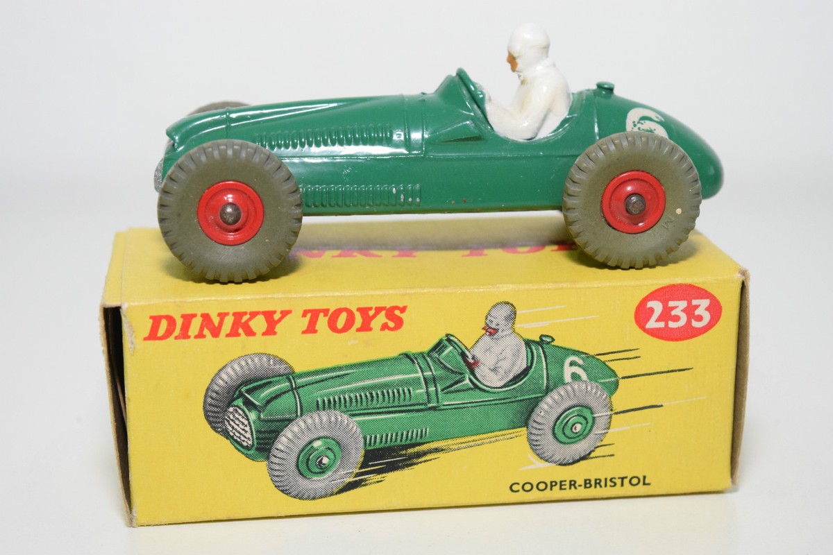 DINKY TOYS 233 COOPER BRISTOL RACING CAR MOYEUX EN PLASTIQUE ROUGE
