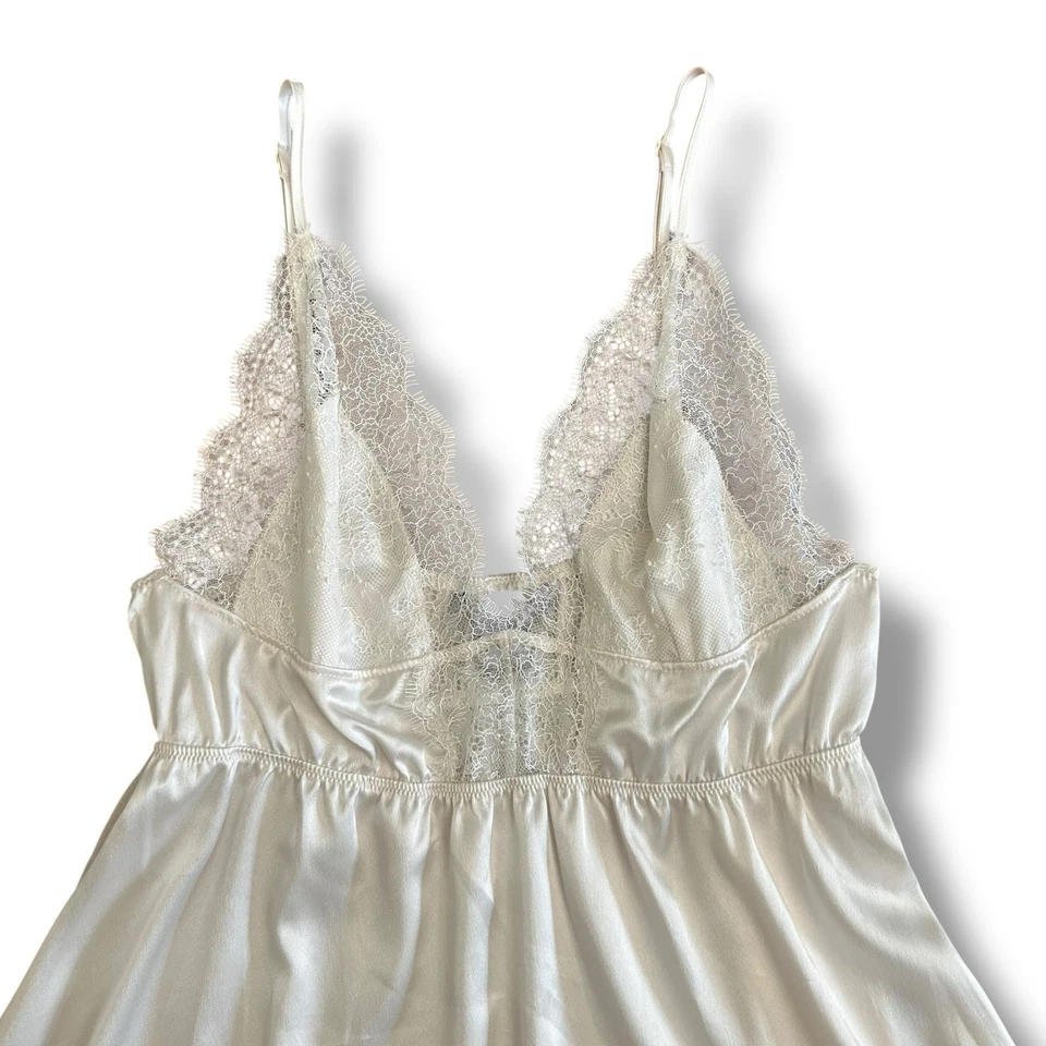 Babydoll Victoria’s Secret Chantilly de encaje sin cordones para mujer talla S blanco satinado Foto 4 de 4