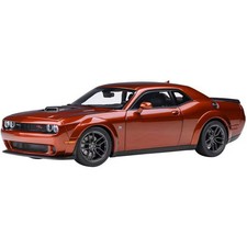 71773 1/18 Dodge Challenger R/T Scat Pack Wide Body 2022 SINAMON STICK/Metallic