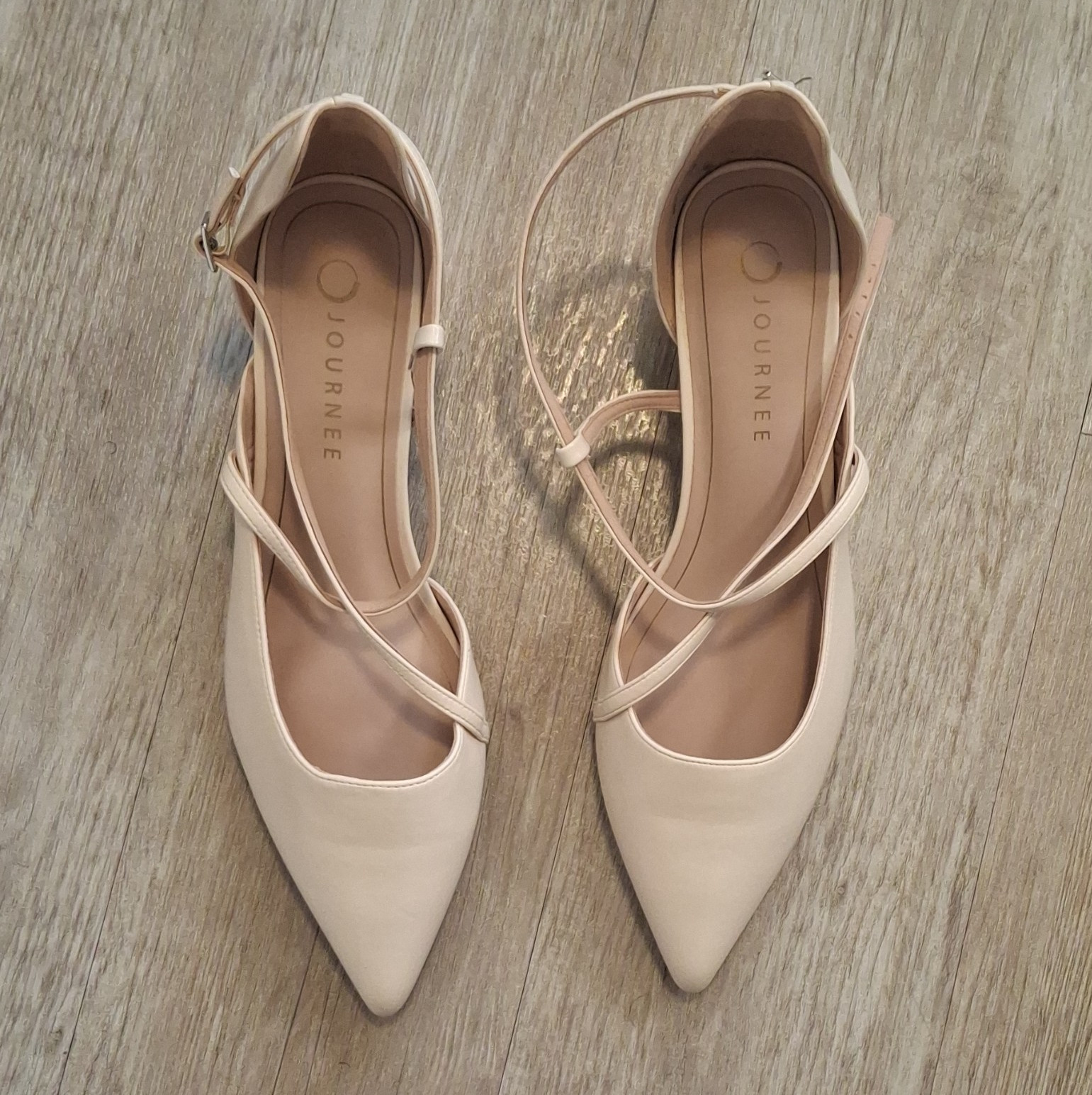 Journee Women's Beige Solid Pointed Toe Ankle Strap Buckle Pumps US 11