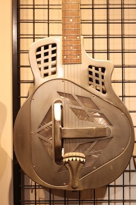 Used) Republic Guitars TRICONE CUTAWAY w Piezo Pickup Resonator