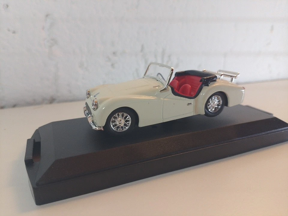 Triumph TR3 1956 Open Convertible 1/43 Vitesse Cod. L057 C Limited Edition - Immagine 3 di 4