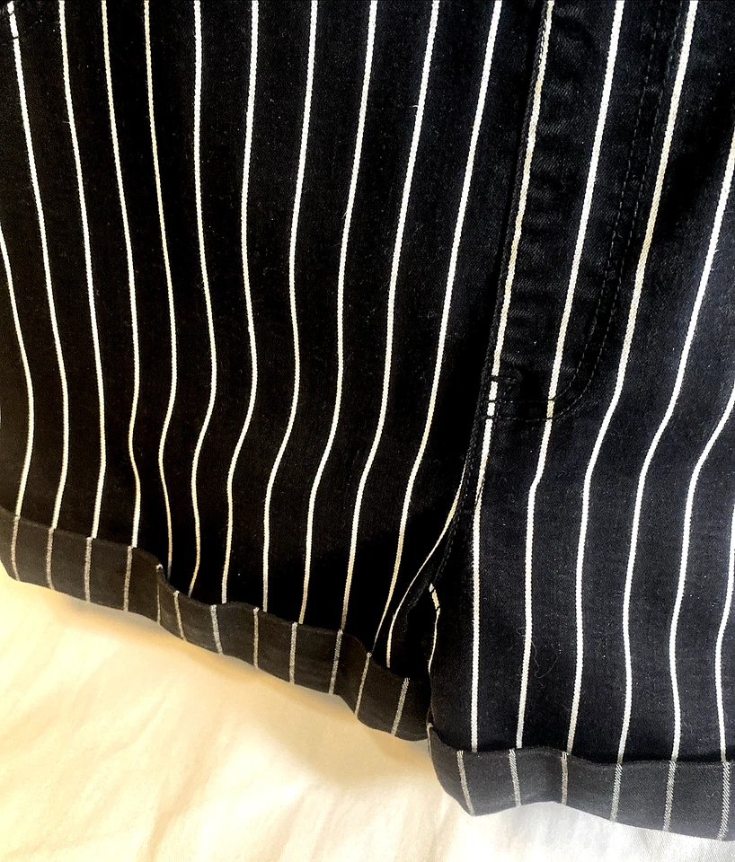 Disney 2X Pantalones Cortos Bordados Pesadilla Antes de Navidad Bolsillos Hot Topic Foto 4 de 4