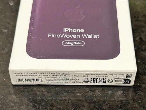 Genuine Apple FineWoven WALLET blackberry MA7A4ZM/A A3323 - Photo 3 sur 3