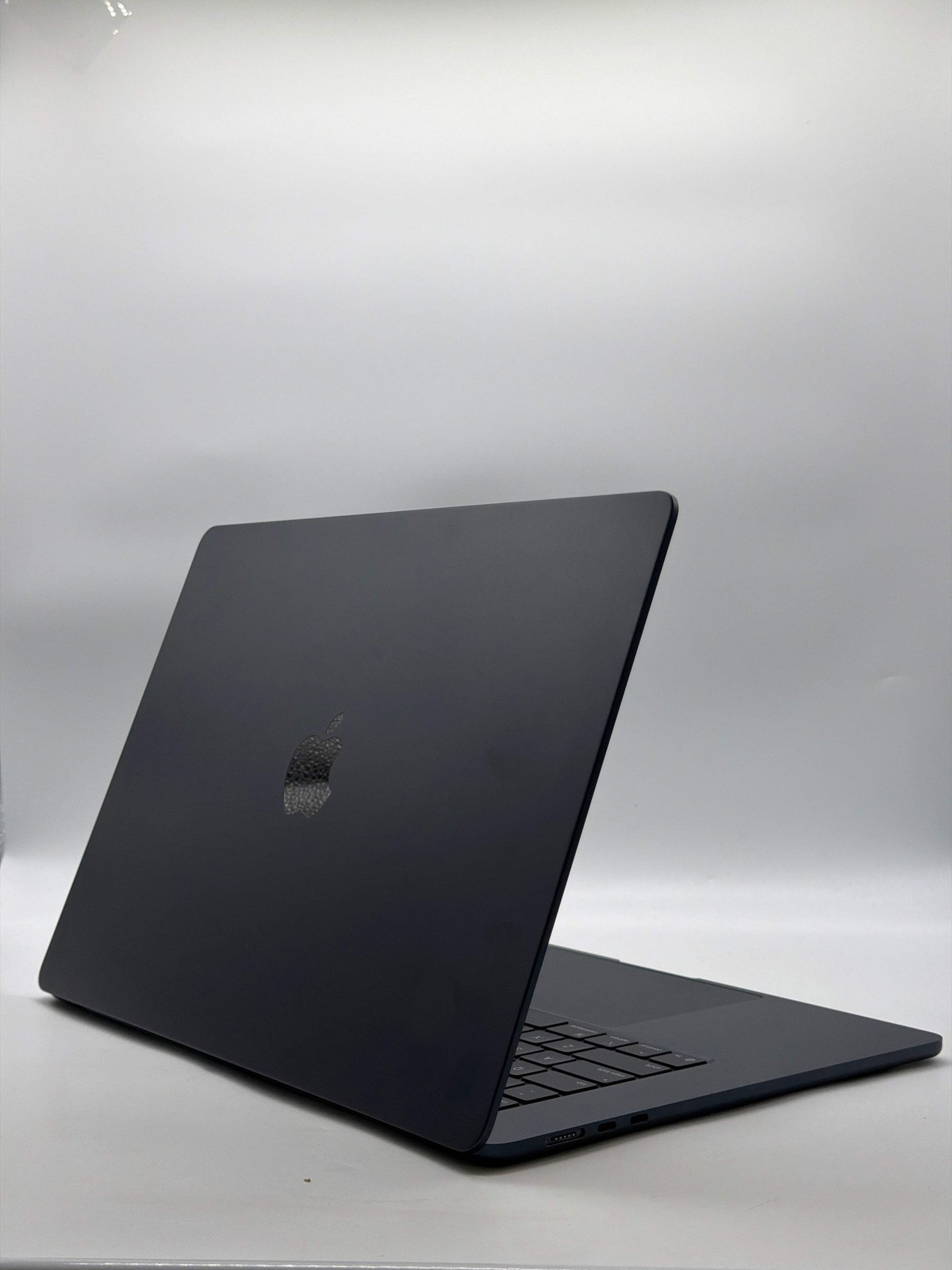 Apple MacBook Air M4 16GB RAM 256GB SSD 15" A3241 2024 Laptop Negro Usada, imagen 5