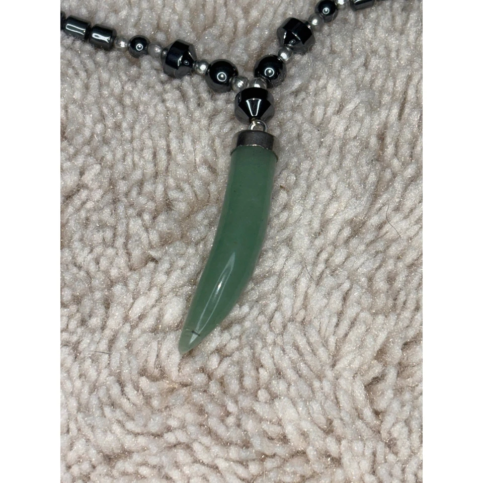 Collar con Cuentas Hematita Colgante Diente Garra de Jade Aventurina Verde Joyería Boho Foto 2 de 4