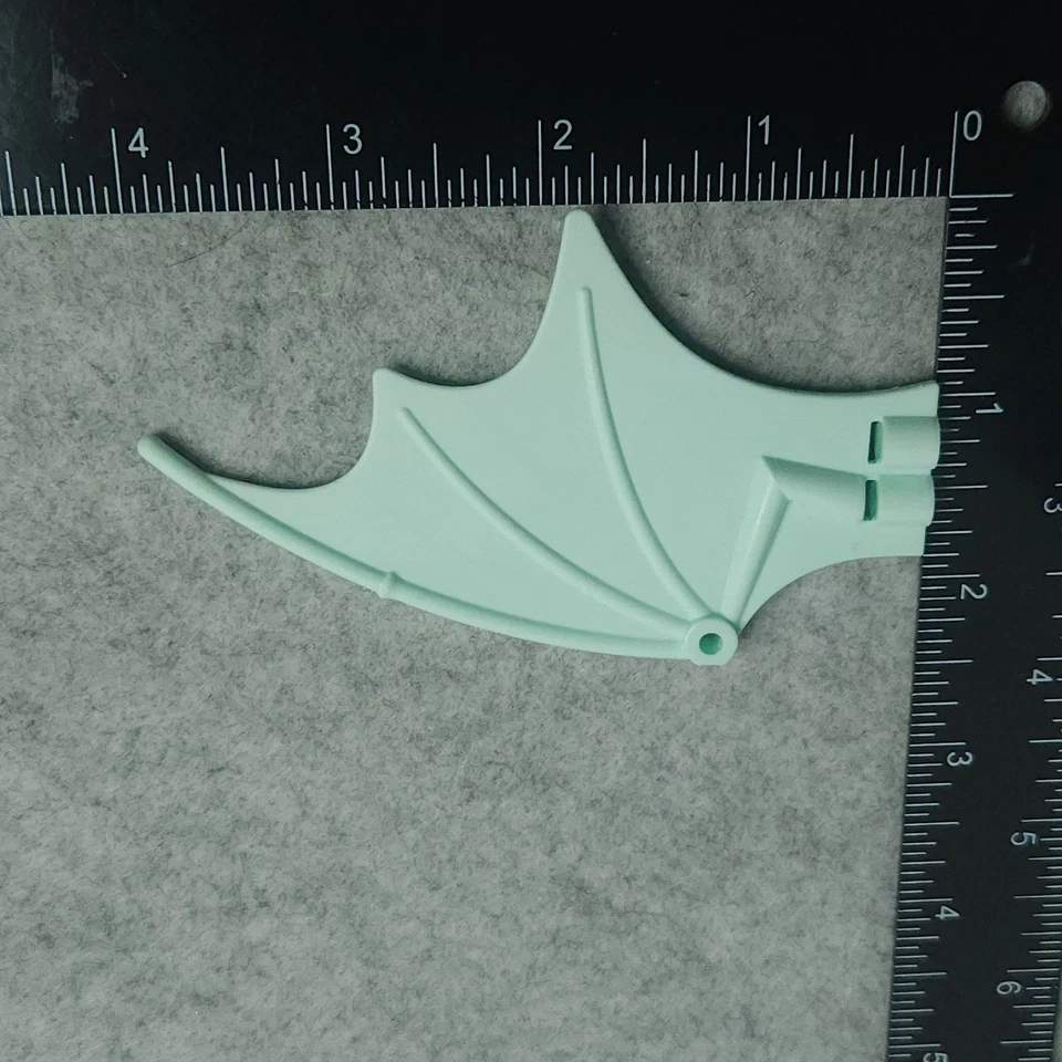 Lego 23989 Light Aqua Dragon Wing 13 x 8 - Imagem 4 de 4