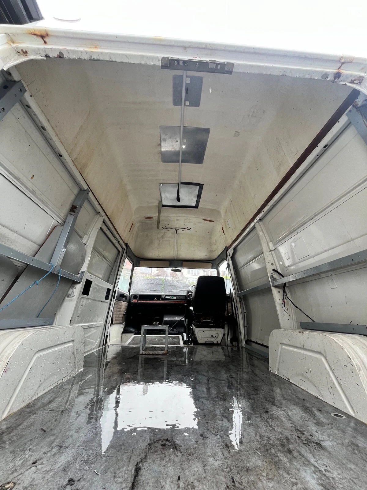 1987 Bedford CF 2 Panel Van with high top roof - Picture 10 of 12