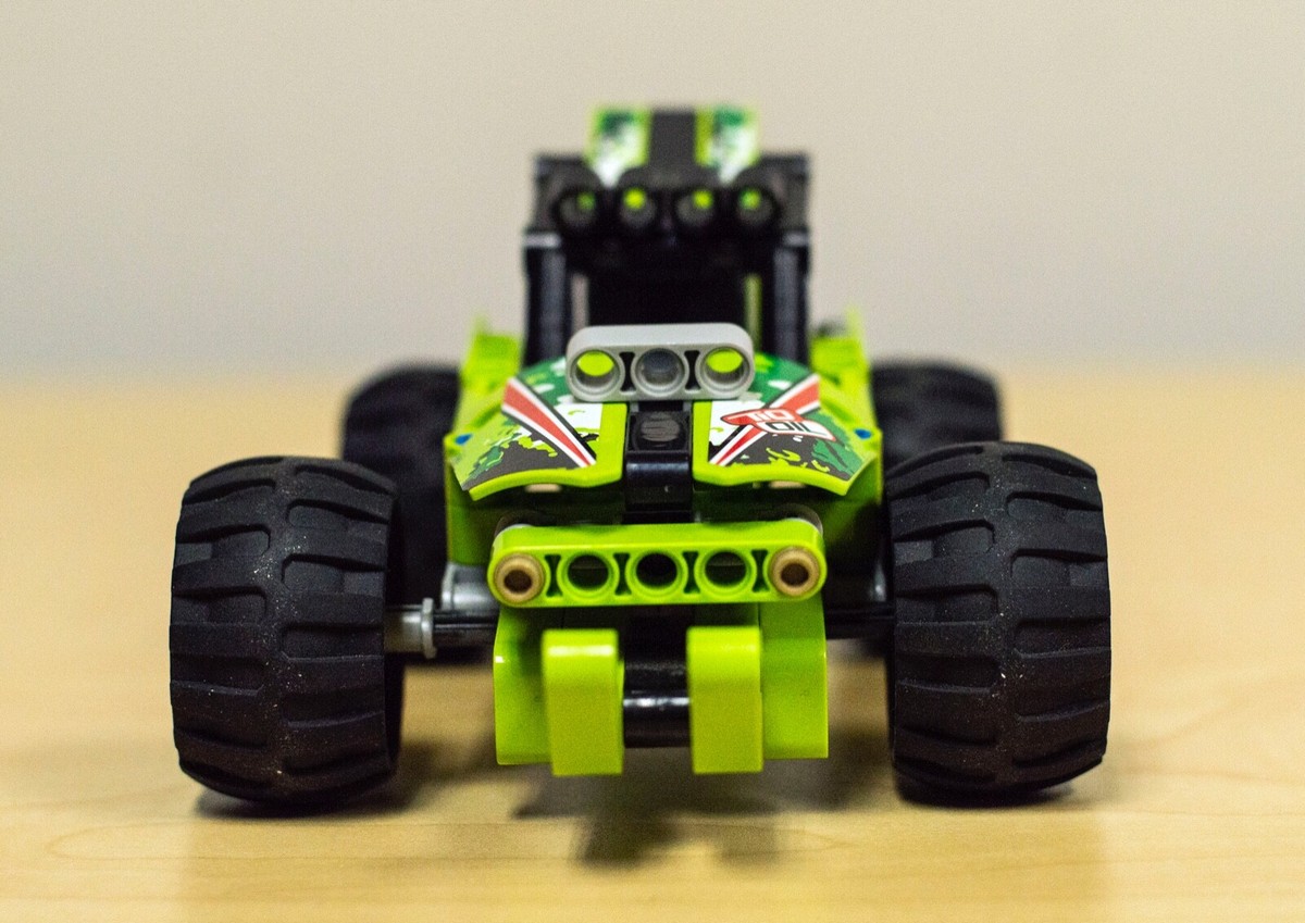 LEGO TECHNIC: Desert Racer (42027) with PullBack Mechanism