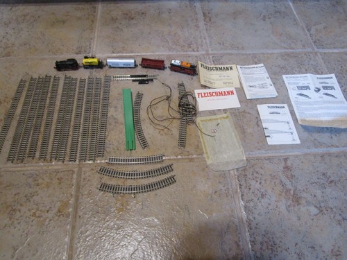 MÁQUINA DE VAPOR FLEISCHMANN ESCALA N 0-6-0 80030 Y PICCOLO PISTA Y COCHES DE COLECCIÓN | Condition: Used