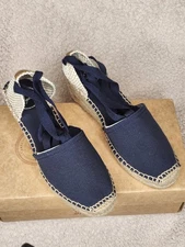 Toni Pons Valencia espadrille in navy canvas with a natural jute midsole and...