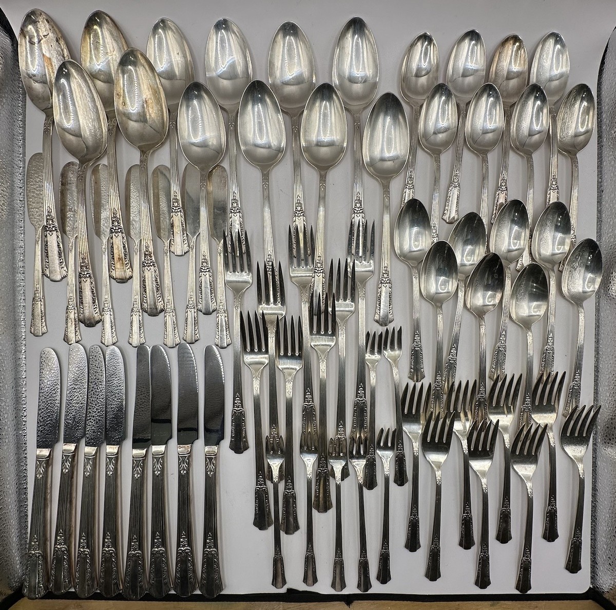 116 Pcs Vintage Rogers Silverplate Overlaid Primrose Laurel