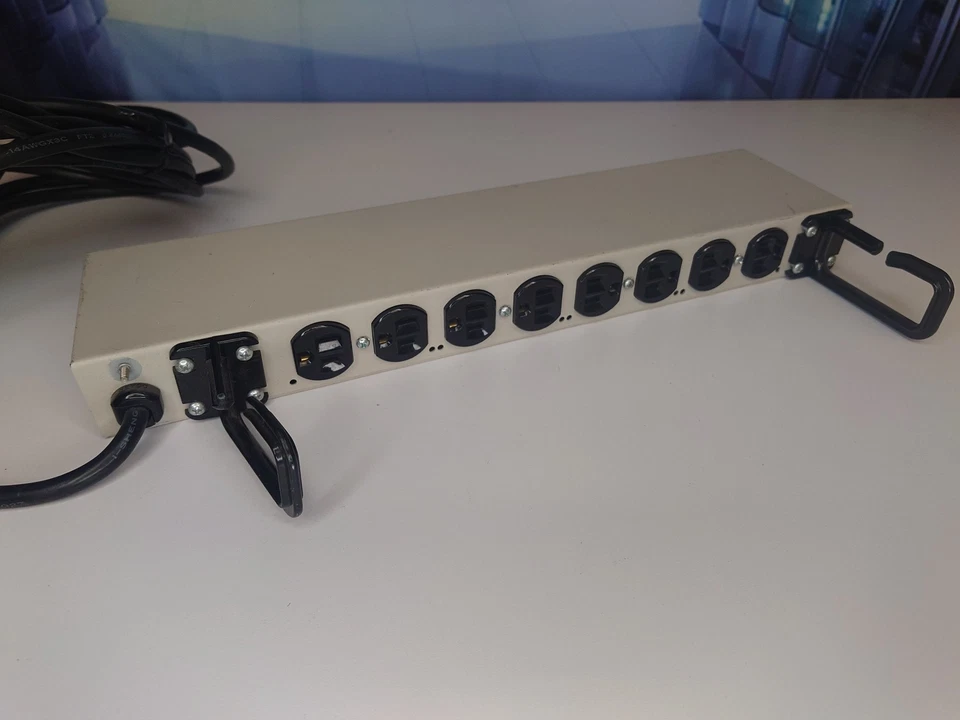 APC NET9RM SurgeArrest Network 9-Outlet Power Distribution Unit 120VAC 15A - Image 3 of 4