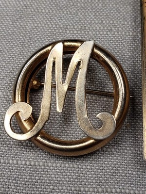 Vintage Gold Tone Capital Letter M Brooch Pin Hat Pin Tie Tack C77