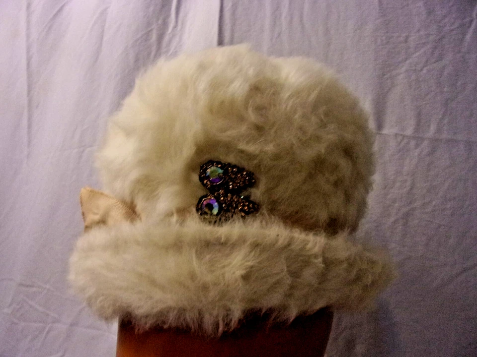 Sombrero de piel de mousse marfil Schiaparelli Paris vintage en forma de cúpula clásico 50S/60S Foto 2 de 4