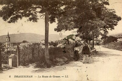 Map DRAGUIGNAN La Route de Grasse A couple walks there