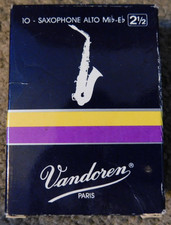 Vandoren Alto Saxophone Reeds Strength 2.5 Box of 6 4 missing 
