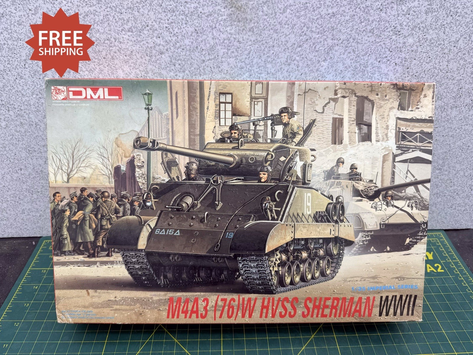 Dml Wwii M4a3 (76)w Hvss Sherman Tank 1/35 Scale Model Kit 9010