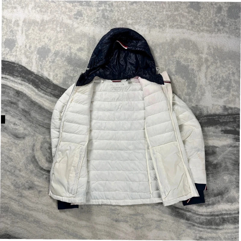 Vintage Tommy Hilfiger White Navy Size Medium Lightweight Packable Puffer Jacket image 8