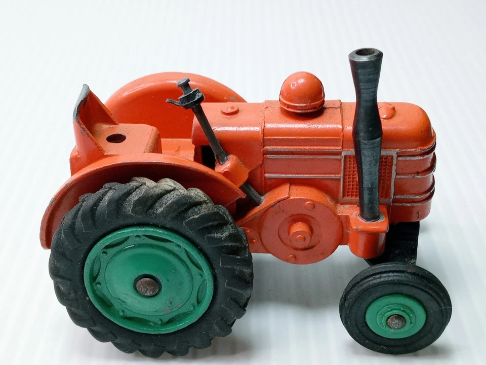 Tractor Field Marshall vintage Dinky Toys #301 con ruedas verdes variante Foto 3 de 4