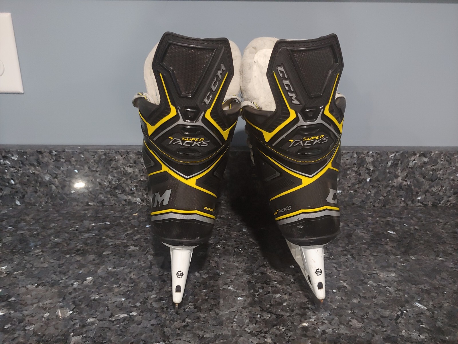 CCM Super Tacks 9380 Ice Hockey Skates Intermediate Size 6.0D eBay