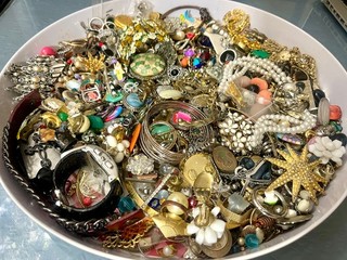 C7 ACTUAL PHOTOS Vintage & Modern Jewelry Lot Wearable & Craft Parts 6 lbs