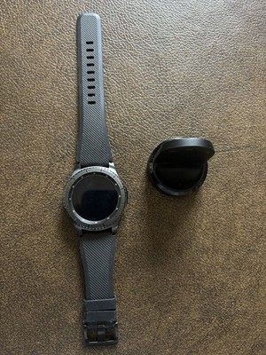 Samsung Gear S3 Frontier Smart Watch Black Silicone Band 42mm GPS Tracker