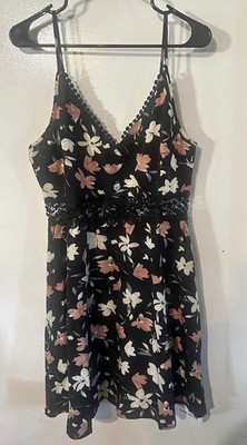 SHEIN Black Floral Sundress L V-Neck Lace Trim Strappy Sleeveless Short